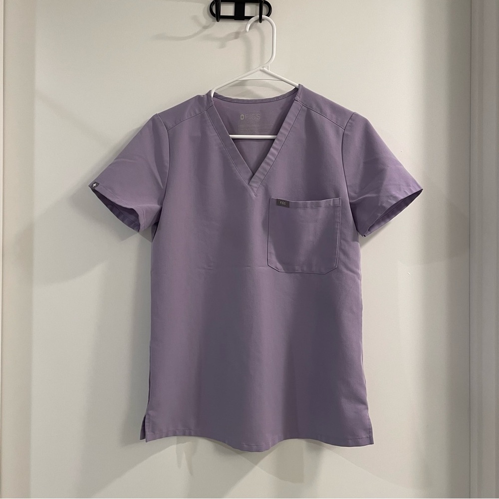 FIGS Catarina Scrub Top in Lavender Dew | Size XS